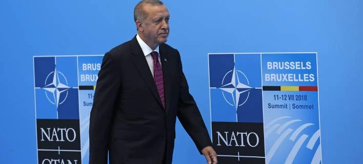 Τα πρώτα προεδρικά διατάγματα του Ερντογάν – Τι αλλάζει σε θεσμούς